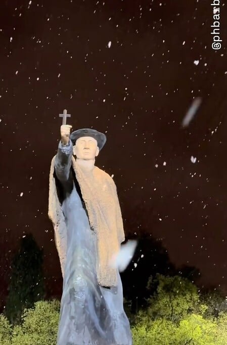 Cura Brochero también recibió nieve. Gentileza