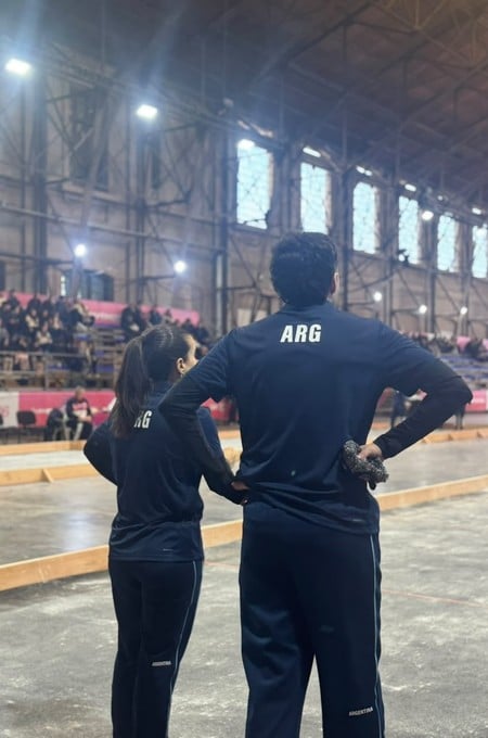 Renzo Farías y Milagros Pereyra celebraron su victoria ante Paraguay.