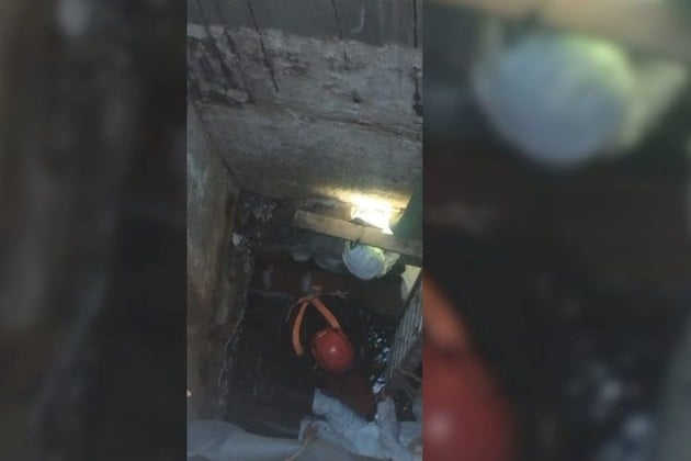 El momento en que los Bomberos maniobran para concretar el rescate. Foto: Gentileza