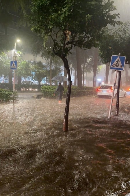A person walks on a flooded street while it rains, in Valencia, Spain, September 16, 2026, in this screengrab obtained from a social media video. Nikole Nichele/via REUTERS THIS IMAGE HAS BEEN SUPPLIED BY A THIRD PARTY. MANDATORY CREDIT. NO RESALES. NO ARCHIVES.
VERIFICATION:
- Reuters verified the location and date when the videos were filmed by the original file metadata.
- Shop and street signs, road layout and trees also matched archive and satellite imagery.
- Coordinates: 39.432200, -0.472500.
- Local authorities issued a weather alert for rain and storms in Valencia on September 16.