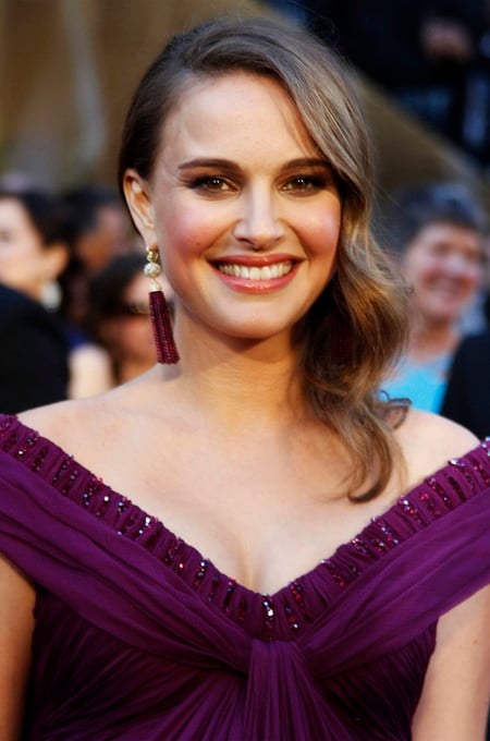 Natalie Portman, best actress nominee for her role in "Black Swan", arrives at the 83rd Academy Awards in Hollywood, California, February 27, 2011. REUTERS/Lucy Nicholson (UNITED STATES - Tags: ENTERTAINMENT HEADSHOT) (OSCARS-ARRIVALS) california eeuu Natalie Portman entrega premios oscar premios academia hollywood alfombra roja llegada actrices actores nominada por el cisne negro mejor actriz