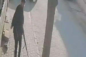 El menor que llevó a cabo el ataque fue rápidamente detenido y puesto bajo custodia.