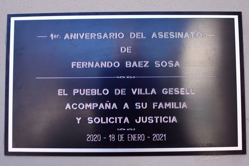 ELLITORAL_350588 |   18/01/2021; Buenos Aires: Colocan una placa frente al boliche de Villa Gesell donde asesinaron a Fernando Báez Sosa.Foto: Prensa/Télam/CBRI