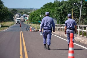 ELLITORAL_338983 |  Gentileza Agenfor La Policía de Formosa, al igual que la de Chaco, confirmó que este mismo viernes ingresaron todas las personas que estaban acampadas en el límite interprovincial.