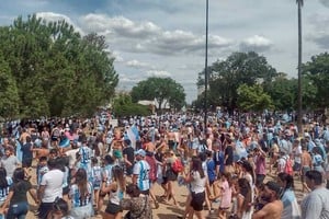 Una multitud en Venado Tuerto para festejar el campeonato argentino.