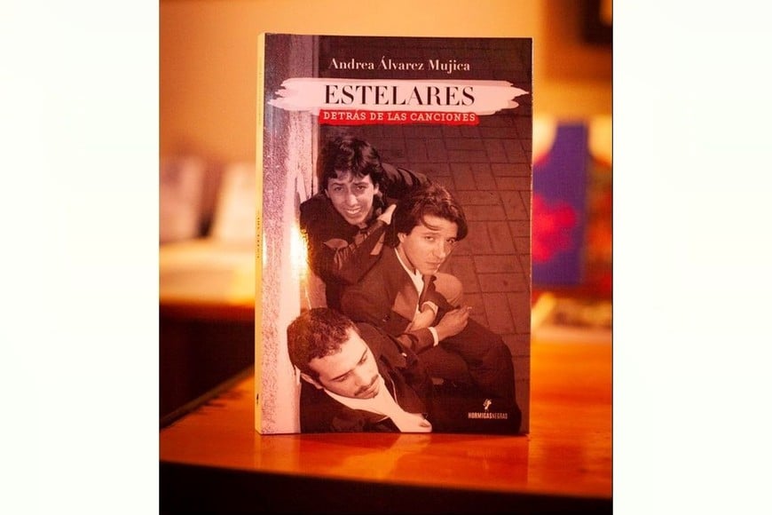 Portada del libro “Estelares. Detrás de las canciones”, de Andrea Álvarez Mujica.