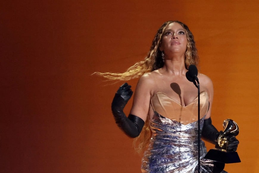 Beyonce accepts the award for Best Dance/Electronic Music Album for "Renaissance" during the 65th Annual Grammy Awards in Los Angeles, California, U.S., February 5, 2023. REUTERS/Mario Anzuoni     TPX IMAGES OF THE DAY