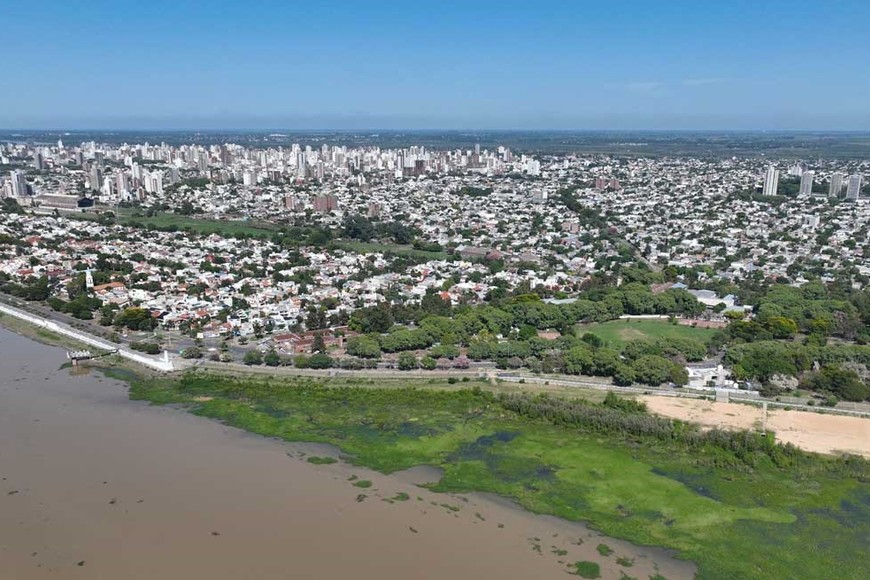 La capital santafesina, vista desde el drone de El Litoral.  Crédito:  Fernando Nicola