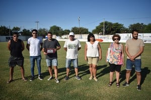 Presencia de dirigentes. Desde la Casa Madre del Fútbol local, estuvieron presentes, Leonidas Bonaveri, acompañado por Martín Salemi y Liria Vianco. Además, formaron parte del acto dirigentes, jugadores de ambos equipos y el público en general.
