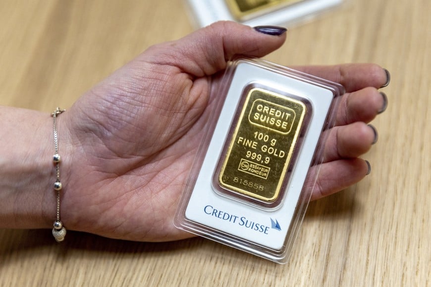 A 100g gold bar from the Credit Suisse is seen in a shop in Zurich, Switzerland March 20, 2023. REUTERS/Denis Balibouse