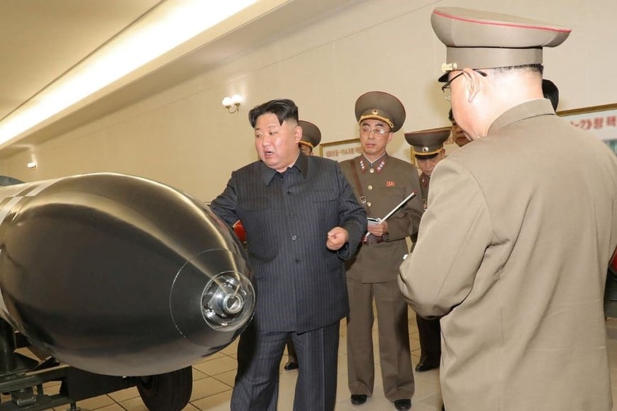 Kim Jong-un, instó a los miembros del instituto de armamento nuclear del país a aumentar la producción con fines militares.