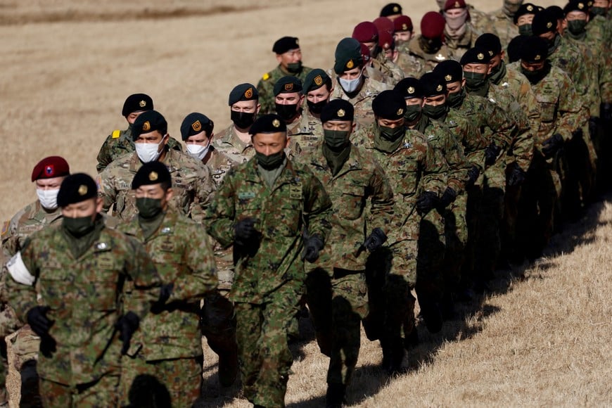 FILE PHOTO: Airborne troops from Japan, U.S., Britain and Australia take part in a new year joint military drill at Narashino exercise field in Funabashi, east of Tokyo, Japan January 8, 2023. REUTERS/Issei Kato/File Photo
