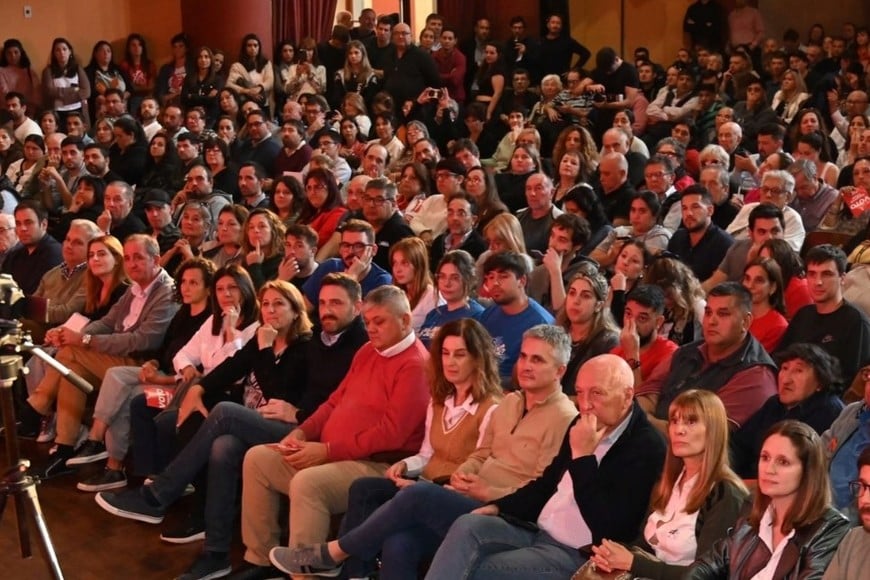 Legisladores y jefes comunales formaron parte de la convocatoria en el Colegio de la Inmaculada Concepción. Crédito: Partido Socialista