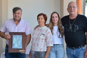 “Agradecemos la presencia de los familiares que hicieron entrega a la comuna de Nuevo Torino de una obra realizada por la artista”, señalaron.