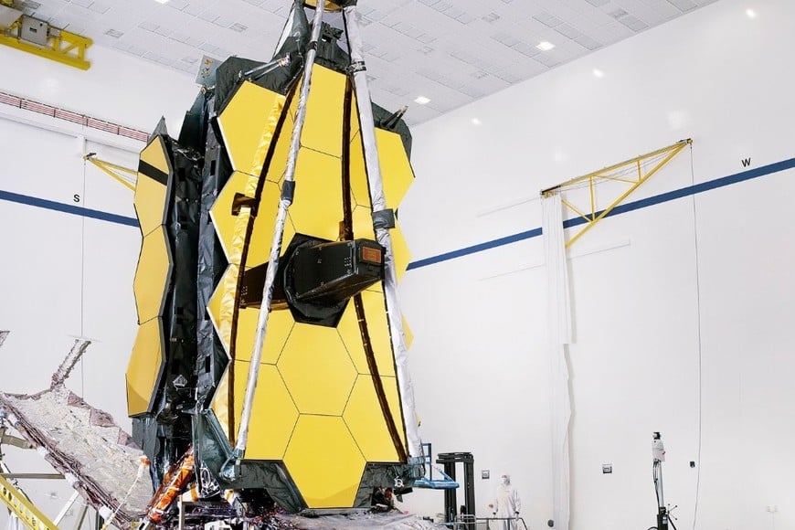 El telescopio James Webb ensamblado por primera vez. Crédito: NASA
