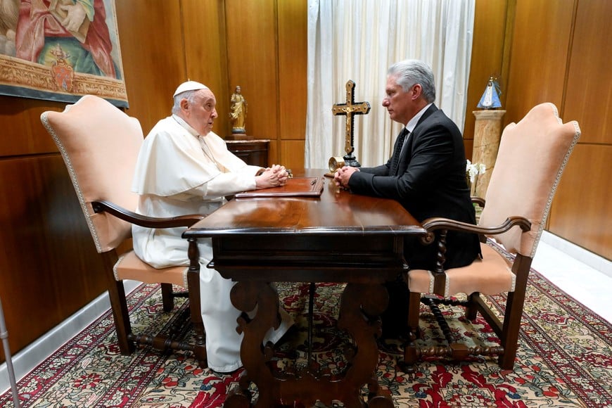 Pope Francis meets with Cuban President Miguel Diaz-Canel at the Vatican, June 20, 2023.   Vatican Media/­Handout via REUTERS    ATTENTION EDITORS - THIS IMAGE WAS PROVIDED BY A THIRD PARTY.
