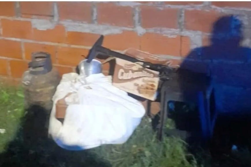 Tres ladrones entraron a robar a una casa en La Plata y se encontraron con un cadáver en el baño.
