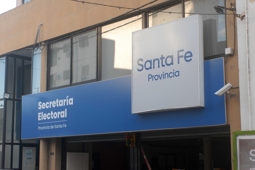 Denuncian daños ruedas autos oficiales Secretaria Electoral