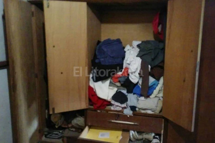 ELLITORAL_161809 |  Danilo Chiapello Luego del crimen, el malviviente revolvió toda la casa. Se llevó 3 mil pesos, una escopeta y dos celulares.
