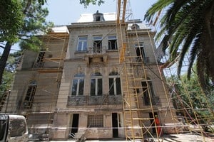 Mauricio Garín En obra. Una de las fachadas exteriores de la Casa de la Cultura, que será restaurada a medida que avancen los trabajos.
