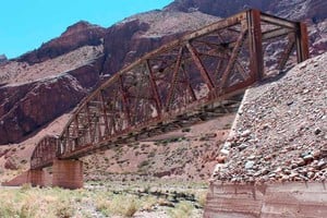 ELLITORAL_389143 |  Gentileza  Juan Kiektik El puente ferroviario construido para ser utilizado en Santa Fe fue trasladado al pie de la Cordillera