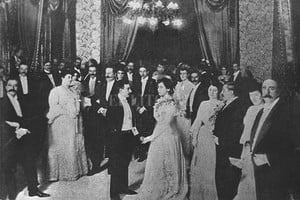 Archivo El Litoral Baile de gala en el Club del Orden en honor al presidente Julio Argentino Roca en su visita a Santa Fe, en 1902. El club nació como una institución civil asociada a uno de los momentos políticos decisivos para la patria.