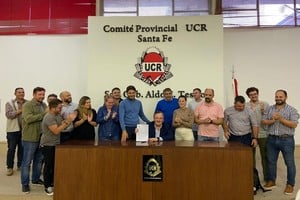 UCR Michlig firma la lista de unidad con dirigentes radicales de toda la provincia.