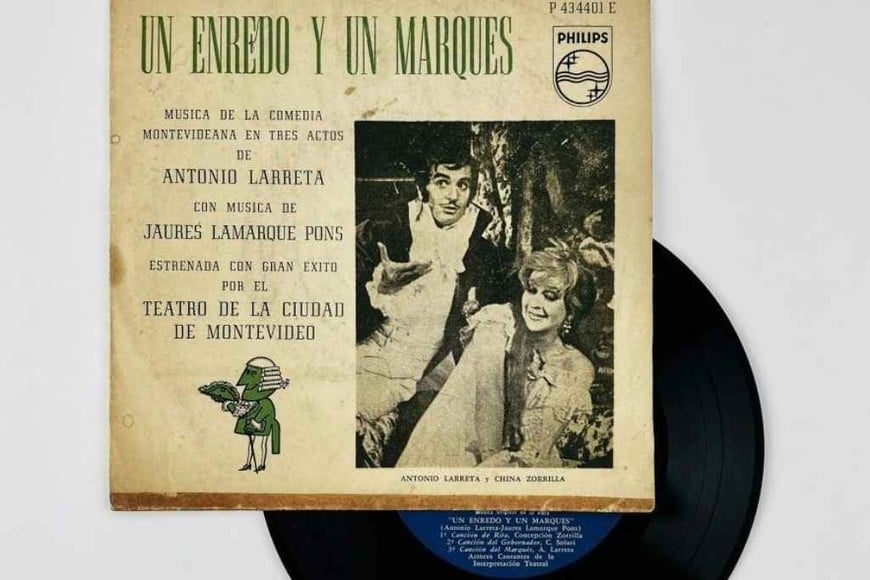 ELLITORAL_453133 |  Gentileza Disco de pasta con la música de la obra teatral  Un enredo y un marqués , protagonizada por China Zorrilla en 1963.