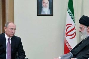 El presidente ruso visitó la capital iraní.