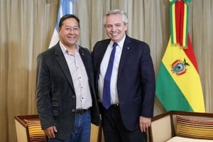 Ambos presidentes se encontraron en Colombia, donde asistirán a la asunción de Gustavo Petro.