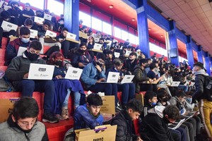 El programa estatal impulsa la entrega de computadoras para los estudiantes de escuelas secundarias. Foto: Gentileza