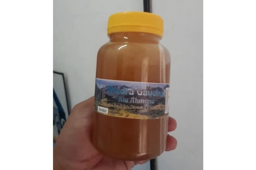 Prohíben la venta de dos marcas de miel y una marca de tomate triturado por considerarlos productos ilegales
