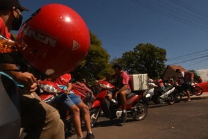 Quienes se ocupan de entregas a domicilio en bicis o motos se movilizaron en distintas ocasiones Créditos: Mauricio Garin