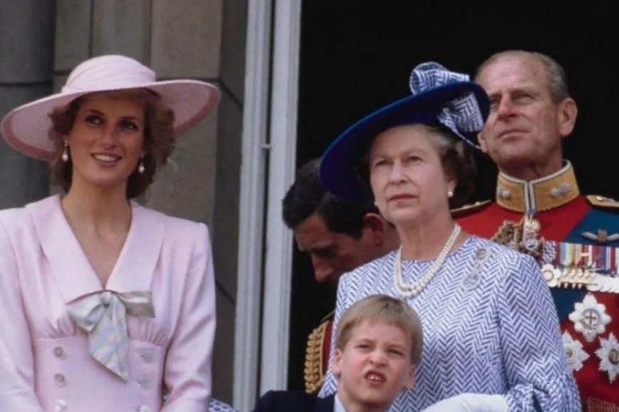 La princesa Diana con Isabel II.