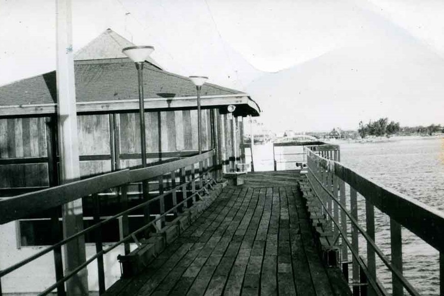A fines de los '60 se reutilizó el pilar lindante a la Costanera Oeste para convertirlo en un comedor y boliche. Primero se llamó Ike’s y posteriormente Puerto de Palos.