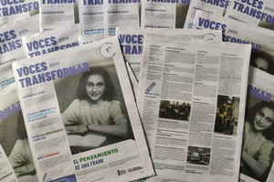 El periódico tiene diferentes secciones: La vida de Ana Frank, el nazismo, el Holocausto, la última dictadura cívico-militar en Argentina, los Derechos Humanos en la actualidad, la diversidad y convivencia.