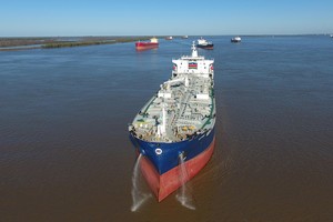 La Nación cobrará un peaje de US$1,47 por tonelada de registro neto a las cargas que usen buques o barcazas bajo bandera no argentina.