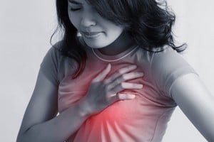 Los signos y síntomas del síndrome del corazón roto pueden parecerse a los de un ataque cardíaco