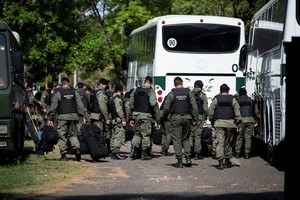 El registro gráfico es de octubre de 2021, y muestra el desembarco de gendarmes a la ciudad de Rosario para colaborar en materia de seguridad. Crédito: Archivo/Marcelo Manera