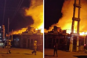 Las llamas provocaron serios destrozos en la fábrica.