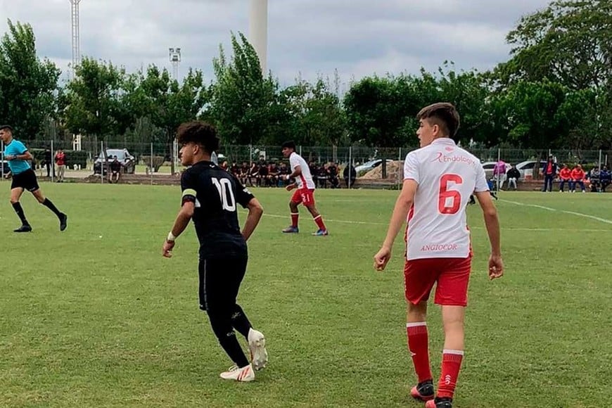 En las inferiores de Colón, se convirtió en el máximo goleador histórico.