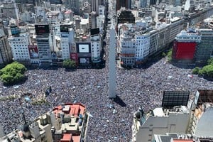 Poco visto en los últimos tiempos. Ciento de miles de personas en el Obelisco de Buenos Aires. Crédito: Fernando Nicola
