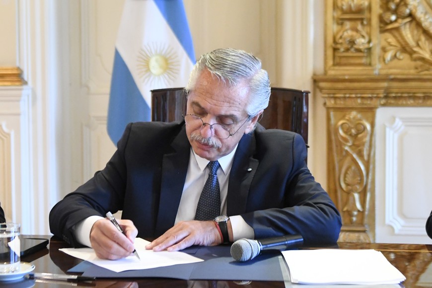 Alberto Fernández y 12 gobernadores firmaron un comunicado donde informan que acordaron impulsar conjuntamente el juicio político a los ministros de la Corte Suprema de Justicia de la Nación.