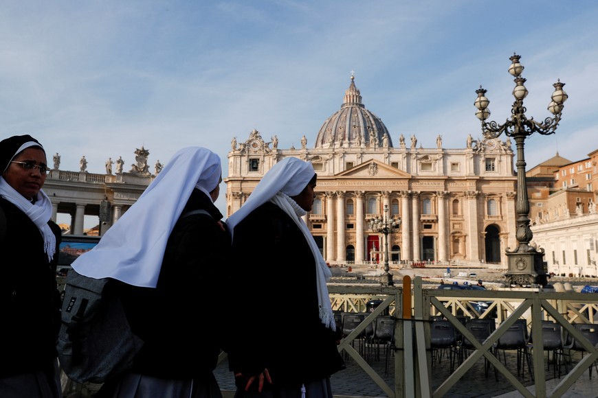 Nuns walk in St. Peter's Square as the body of former Pope Benedict lies in state at St. Peter's Basilica, at the Vatican, January 4, 2023. REUTERS/Remo Casilli