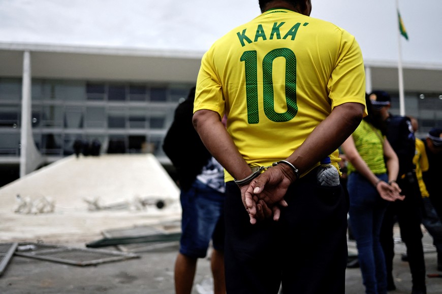 Security forces detain supporters of Brazil's former President Jair Bolsonaro during a demonstration against President Luiz Inacio Lula da Silva, outside Planalto Palace in Brasilia, Brazil, January 8, 2023. REUTERS/Ueslei Marcelino