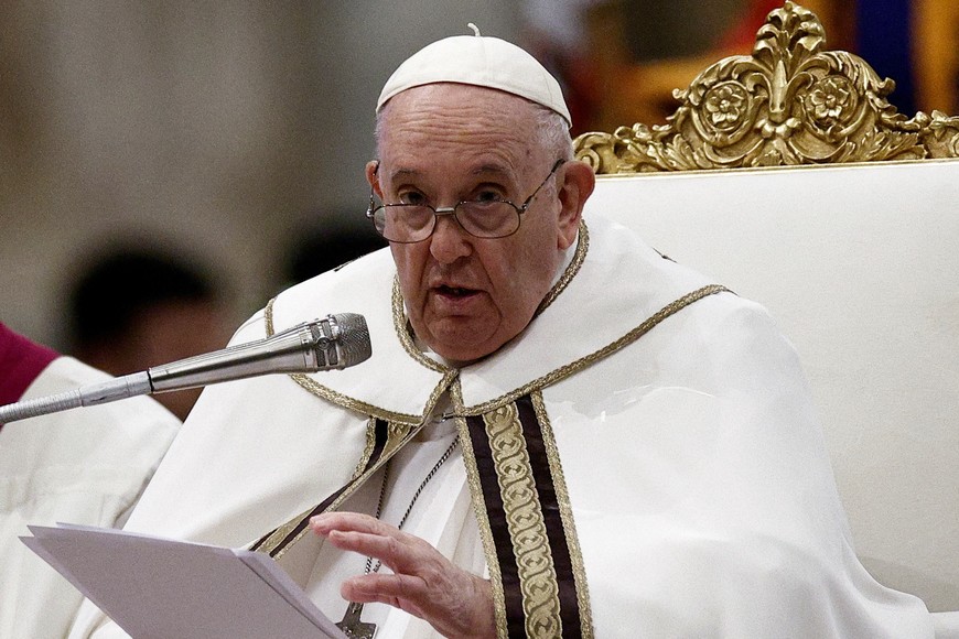 Pope Francis attends the Vespers prayer service to celebrate the conversion of St. Paul at St. Paul's Basilica in Rome, Italy, January 25, 2023. REUTERS/Guglielmo Mangiapane