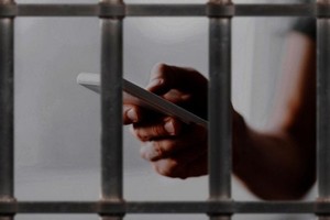 Las organizaciones que se dedican a estafar por redes sociales están integradas por delincuentes que cumplen condenas en cárceles.