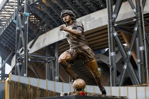 La estatua fue removida de su lugar luego de más de un año. Crédito: Reuters