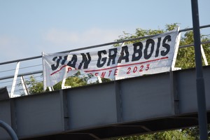 Carteles anunciando a Grabois presidente en varios puntos de la ciudad. Crédito: Manuel Fabatia
