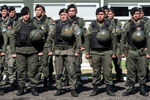 El presidente anticipó que se busca alcanzar 1.400 efectivos de las fuerzas federales. Crédito: Marcelo Manera